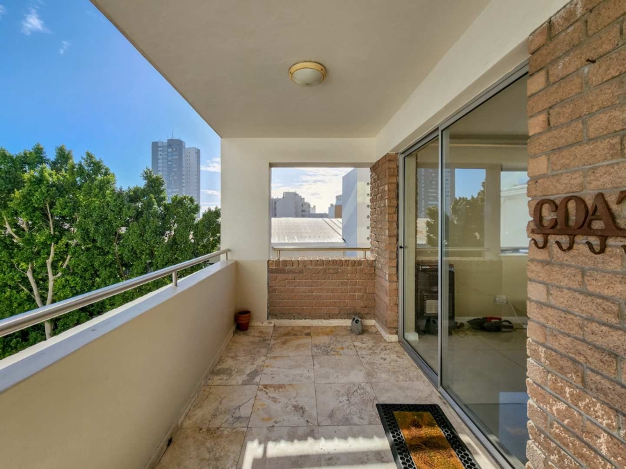 To Let 3 Bedroom Property for Rent in Sea Point Western Cape